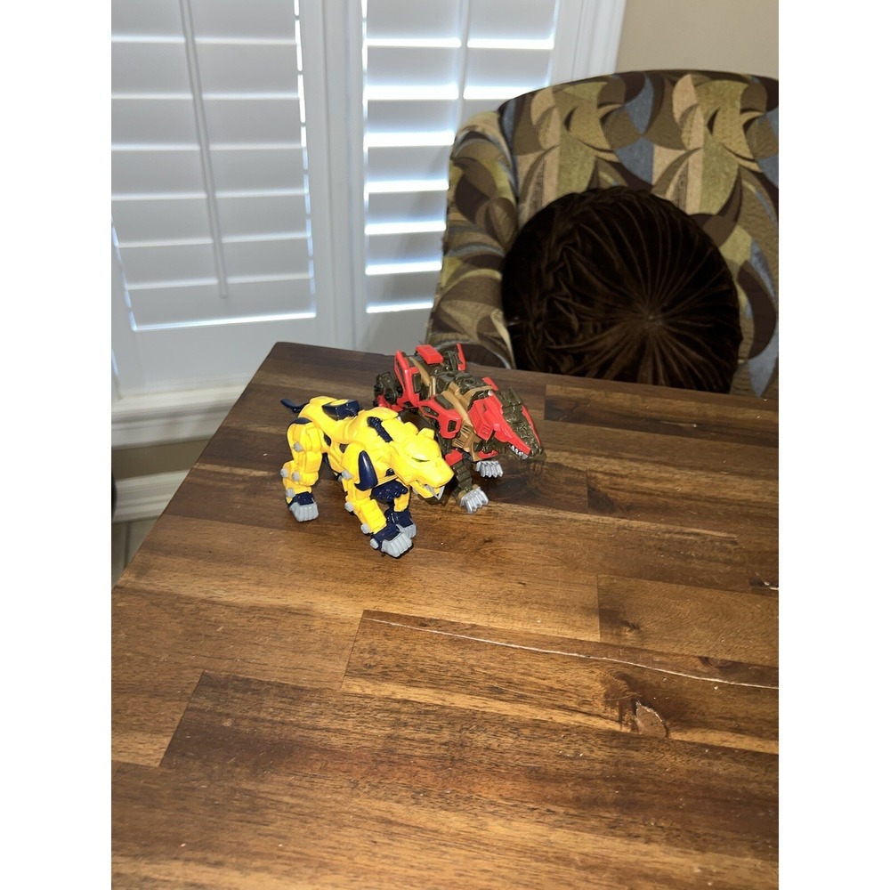 TOMY Hasbro Zoids Saber Zaber Tooth Tiger Action Figures And Liger
